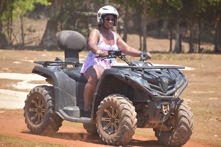 Private Transport in Jamaica: Montego Bay Airport Transfers and Custom Island Drives photo 6