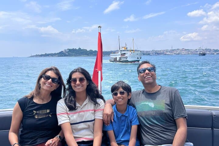 Bosphorus Yacht Cruise to Kanlica: Asian-Side Stopover and Turkish Coffee photo 3