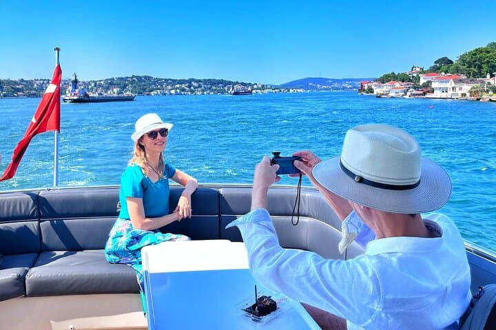 Bosphorus Yacht Cruise to Kanlica: Asian-Side Stopover and Turkish Coffee