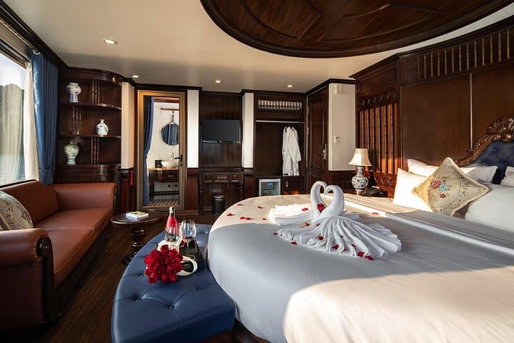 Luxury V.I.P. Suite Cruise in Halong & Lan Ha Bay — 2D/1N Overnight Experience photo 4