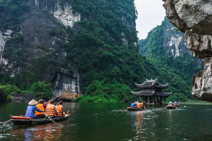 Bai Dinh, Trang An & Mua Cave: Full-Day Ninh Binh Boat and Temple Tour from Hanoi