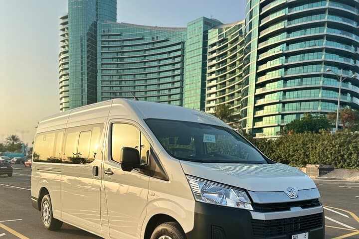 Private Mini Bus Rental in Dubai — Flexible Driver Service for Groups