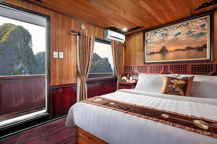 Halong Bay Overnight Boutique Cruise: Sung Sot Cave, Titov Island & Kayaking photo 3