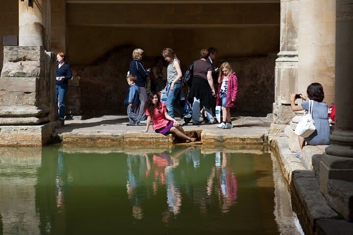 Private Southampton Layover: Stonehenge and Bath Roman Baths Day Tour