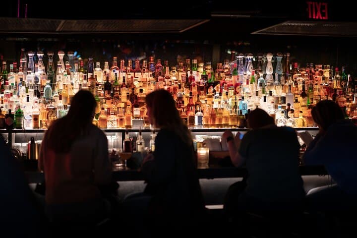 Hell's Kitchen Bar, Lounge & Rooftop Tour: NYC Rooftop & Speakeasy Night Out photo 5