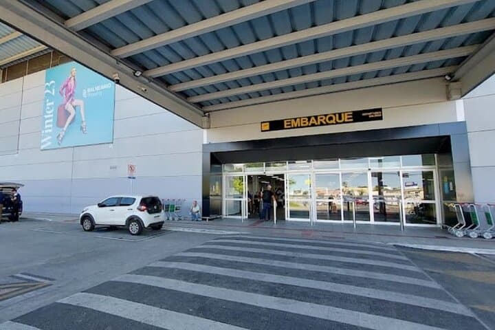 Private Transfer from Navegantes Airport to Balneário Camboriú: Fast, Comfortable Ride to the Coast photo 1