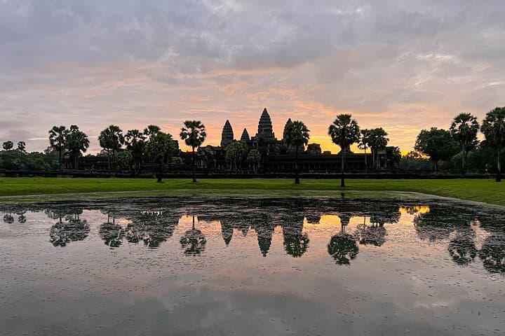 Angkor Wat Sunrise E‑Bike Tour: Ta Prohm & Bayon with Local Breakfast photo 4