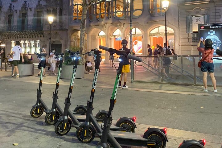 Barcelona Sagrada Familia E-Scooter & E-Bike Tour — Coastal to Gaudí Highlights photo 6