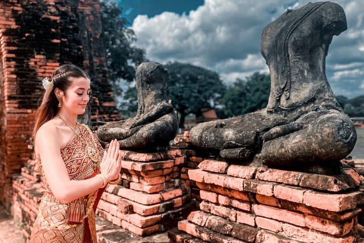 two-day-private-tour-damnoen-saduak-erawan-falls-ayutthaya
