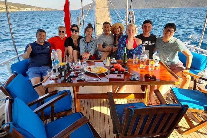 Private 6-Hour Boat Charter in Bodrum — Bays, Snorkeling & Lunch