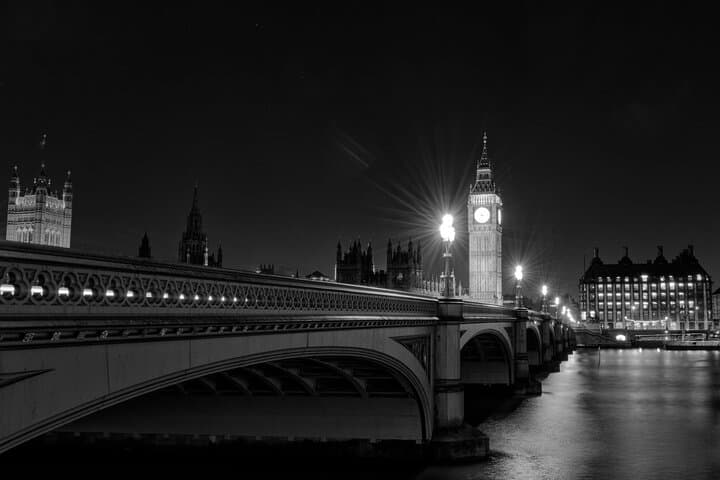 Royal London Walk: Buckingham Palace, The Mall & Westminster Highlights