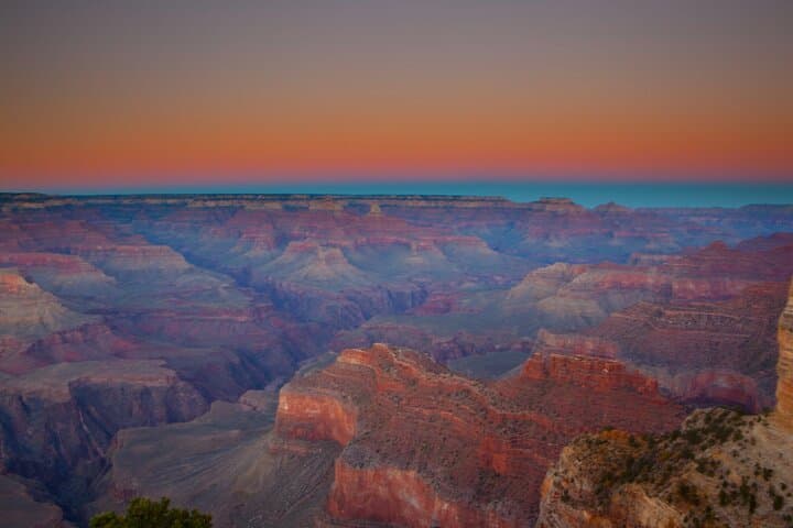 Grand Canyon West Day Tour from Las Vegas — Spanish Guide to Hoover Dam & Eagle Point