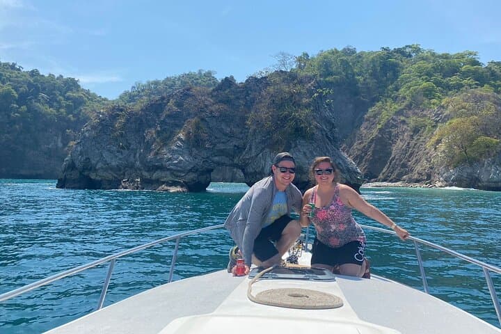 Private Isla Tortuga Full-Day Boat Tour from Puntarenas