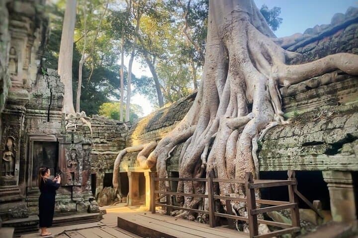 Sunrise at Angkor Wat: Small-Group Guided Temple Tour in Siem Reap photo 3