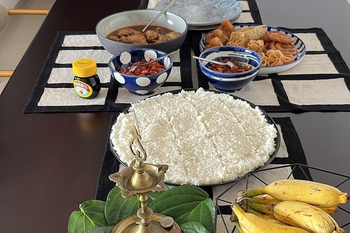 Half-Day Sri Lankan Breakfast Crawl in Colombo — Local Street Eats & Cafes