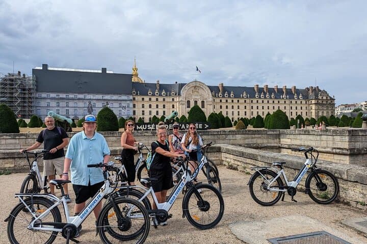 Paris Highlights E-Bike Tour — Small-Group Guided Ride to Iconic Sights photo 5