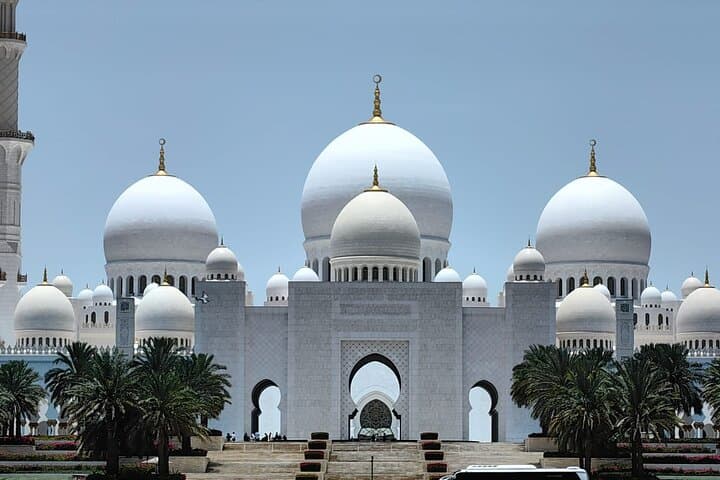 Abu Dhabi Day Tour: Sheikh Zayed Mosque, Emirates Palace & Corniche photo 3
