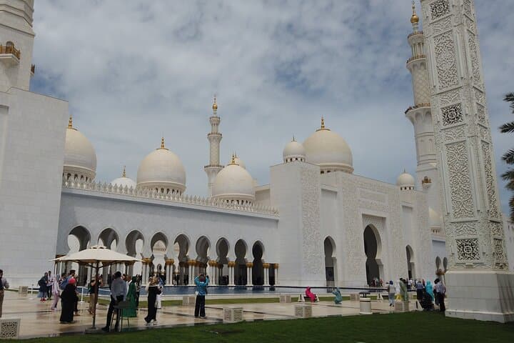 Sunset Silhouettes: Sheikh Zayed Grand Mosque Evening Tour from Dubai photo 5