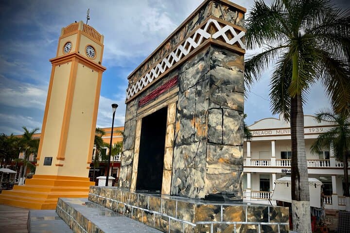 Cozumel Sunset Jeep Tour: Town Sights and Huarache Dinner photo 4
