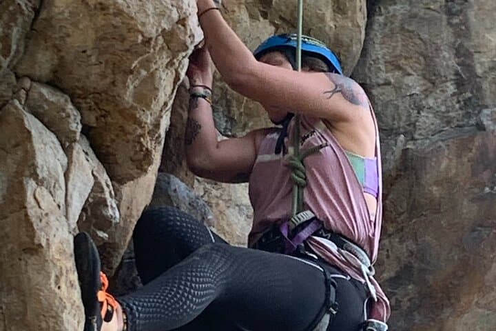 6-Day Beginner Rock Climbing Course Near Bogotá — Learn to Lead in Suesca and El Turpial photo 2