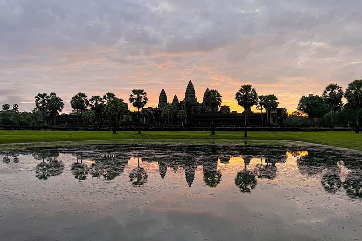 Angkor Wat Sunrise: Small-Group Temple Tour with Local Breakfast