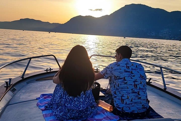 Private Amalfi Coast Boat Tour from Amalfi: Positano, Emerald Grotto & Hidden Caves photo 1