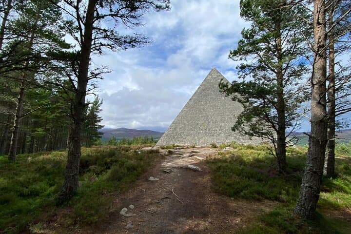 Balmoral Cairns and Castle Guided Walk — 10km Royal Estate Hike