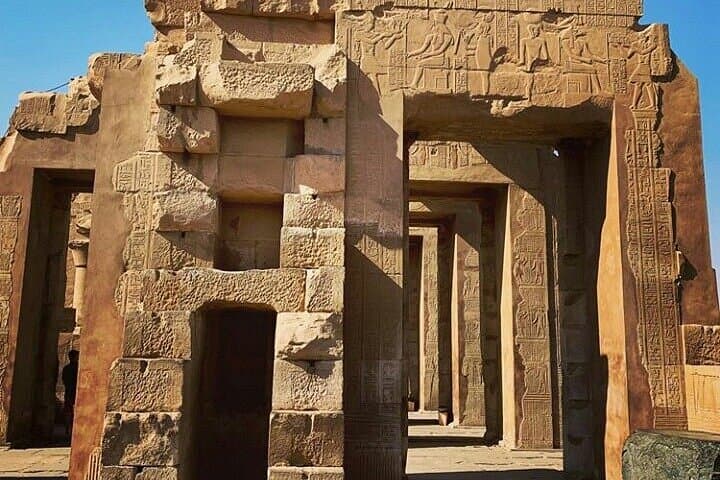 Aswan to Luxor VIP Guided Tour with Kom Ombo Temple Stop — Nile Valley Road Trip photo 3