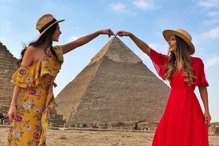 Private Cairo Day Trip from Luxor: Fly to Giza Pyramids, Sphinx & Egyptian Museum