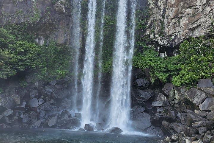 Jeju West & South Full-Day Private Taxi Tour — Jeongbang, Yongmeori, Osulloc photo 1