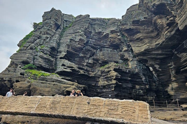 Jeju West & South Full-Day Private Taxi Tour — Jeongbang, Yongmeori, Osulloc photo 3