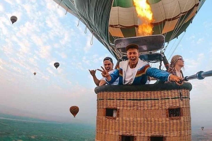 Sail the Nile: 2-Night Aswan to Luxor Cruise with Hot-Air Balloon from Cairo