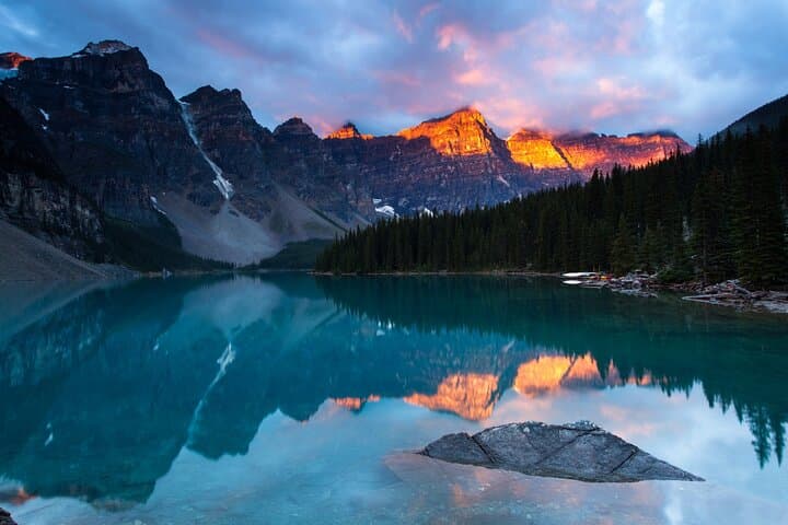 Icefields Parkway: Lake Louise, Moraine & Peyto Full-Day Private Tour photo 4