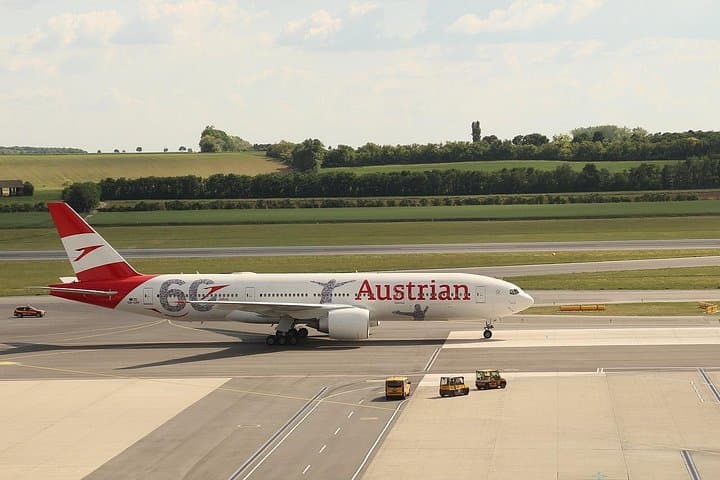 Private Transfer Bratislava to Vienna Airport with 2-Hour Schloss Hof Stop photo 4