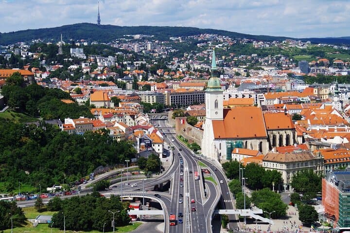 Private Transfer Vienna to Bratislava with 2-Hour Schloss Hof Stop