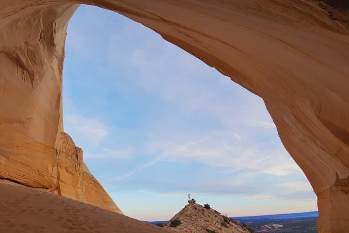 Sunset 4x4 to The Great Chamber: Guided Sand Dune Hike Near Kanab