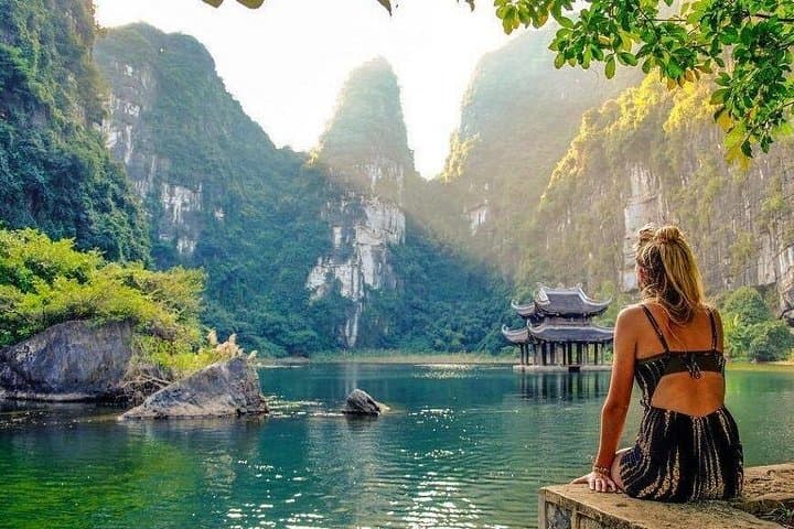2-Day Ninh Binh & Ha Long Bay: Tam Coc Boats, Mua Cave Steps & Overnight Cruise photo 6