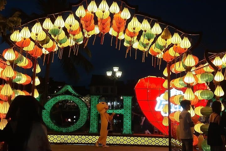 Hoi An Evening Walking Tour, Night Market & Sampan Boat Ride (Private) photo 1