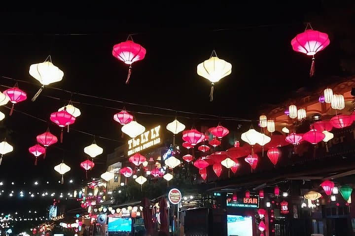 Hoi An Evening Walking Tour, Night Market & Sampan Boat Ride (Private) photo 2
