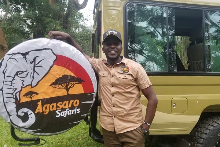 Flying Gorilla Trek: 4-Day Luxury Safari to Bwindi Impenetrable National Park photo 2