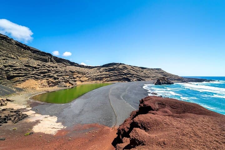 Half-Day Timanfaya Volcanic Tour: El Golfo, La Geria & Salinas de Janubio photo 3