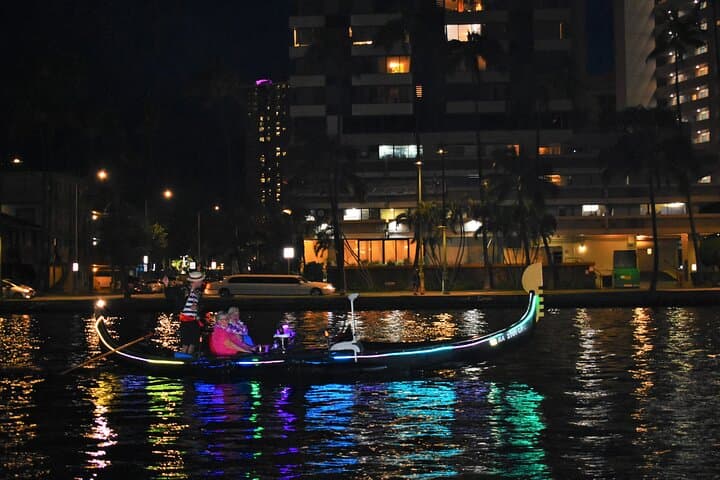 Starlight Waikiki Gondola Cruise: Private Evening Moonlight Tour photo 4