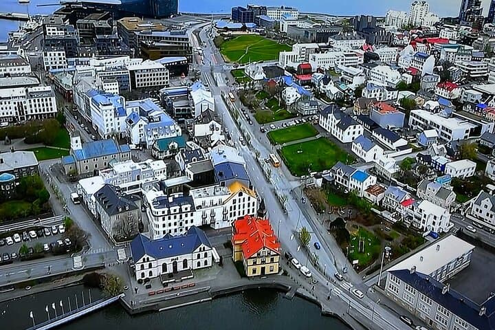 Reykjavik Cultural Walking Tour: Harpa, Perlan & Local Design in One Day photo 2