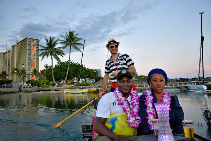 Private Gondola Cruise in Waikiki: Drinks, Pastry & Diamond Head Views