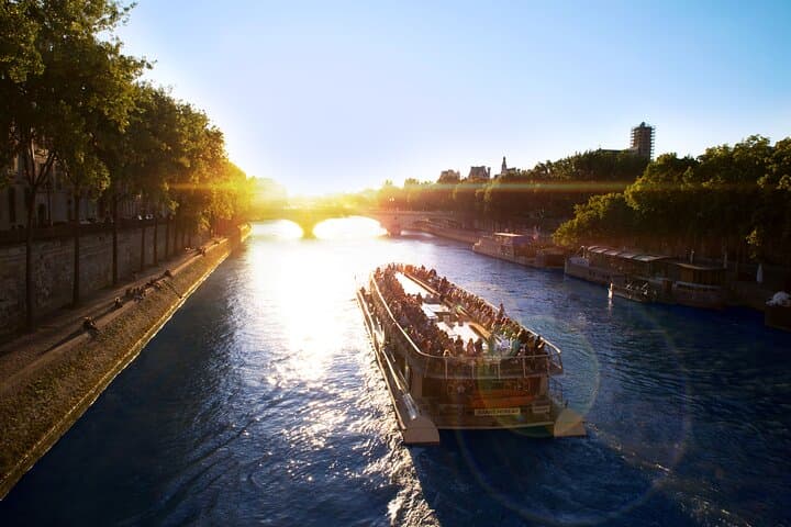 Paris Seine River Cruise — 1-Hour City Tour from Bateaux Parisiens photo 1