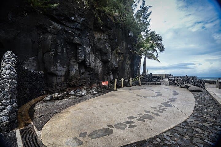 Tahiti Island Highlights: Pointe Vénus, Waterfalls & Marae Tour photo 3