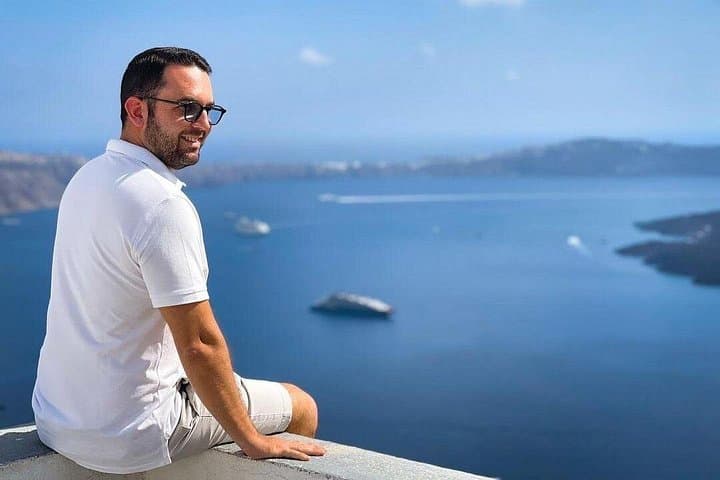 6-Hour Private Santorini Photo Tour: Oia, Caldera Views & Red Beach photo 5