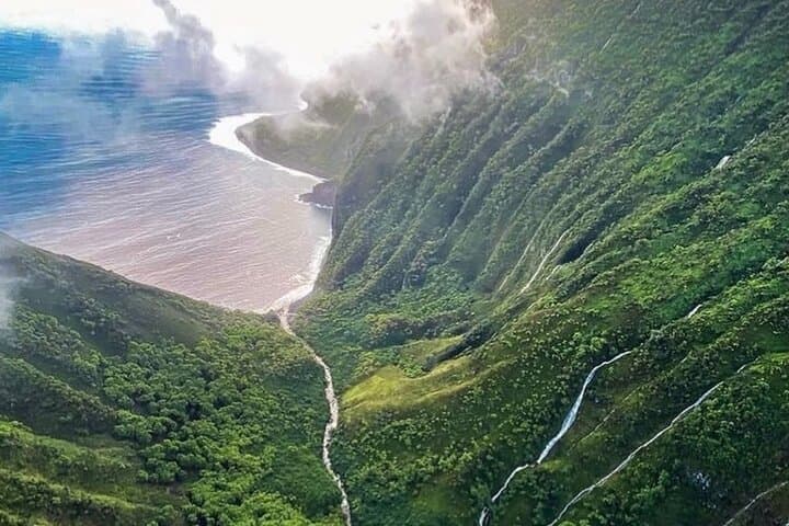 Doors-Off West Maui & Molokai Helicopter Tour — 45-Minute Doors-Off Flight Over Maui photo 3