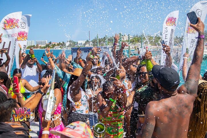 Hip Hop Boat Party Miami: 3.5-Hour Open-Bar Cruise & DJ Set photo 4