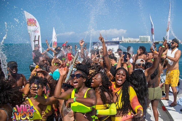 Hip Hop Boat Party Miami: 3.5-Hour Open-Bar Cruise & DJ Set photo 2